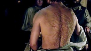 The makeup job on Sam Heughan's back